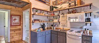 Cheery Pet-friendly Studio w/ Shared Fire Pit