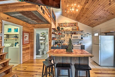 Cheery Pet-friendly Studio w/ Shared Fire Pit