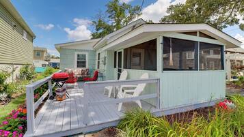 Cottage (2 Bedrooms) | Front of property