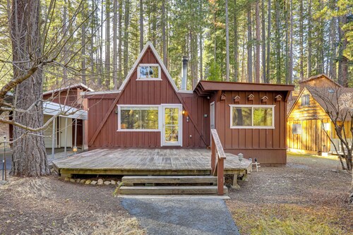 Quaint + Rustic A-frame < 5 Mi to Plumas-eureka!