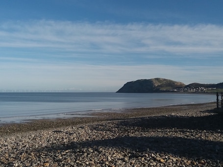 Una playa cerca