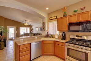 House (3 Bedrooms) | Interior - Near Golf! 'peoria Paradise' House w/ Pool (Peoria)