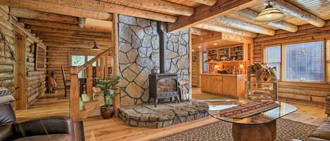 House (5 Bedrooms) | Interior