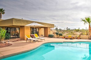 A modern house with a swimming pool, outdoor seating, and a view of the surrounding landscape. - Carefree Casita w/ Outdoor Pool & Mountain View! (Carefree)