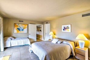 Apartment (1 Bedroom) | Interior - Carefree Casita w/ Outdoor Pool & Mountain View! (Carefree)