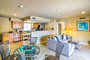 Apartment (1 Bedroom) | Interior - Carefree Casita w/ Outdoor Pool & Mountain View! (Carefree)
