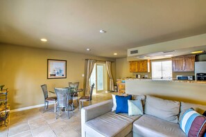 Apartment (1 Bedroom) | Interior - Carefree Casita w/ Outdoor Pool & Mountain View! (Carefree)