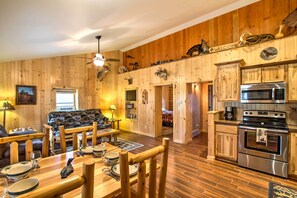 House (2 Bedrooms) | Interior