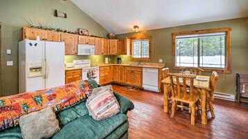 House (2 Bedrooms) | Interior