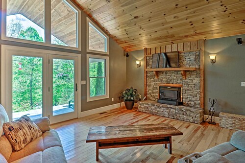 Private Bryson City Ranch Retreat w/ Mtn Views!
