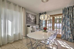 Interior - Sun Deck, Hot Tub & Kayak: Lakefront Tempe House (Tempe)