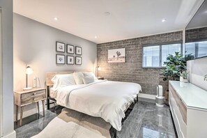 Interior - Scottsdale Condo w/ Patio, Walk to Fashion Square! (Scottsdale)