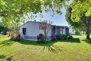 Cottage (2 Bedrooms) | Interior - Sebastien Cottage w/ Screened Porch, 5 Mi to Beach (Sebastian)