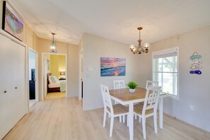 Cottage (2 Bedrooms) | Interior - Sebastien Cottage w/ Screened Porch, 5 Mi to Beach (Sebastian)