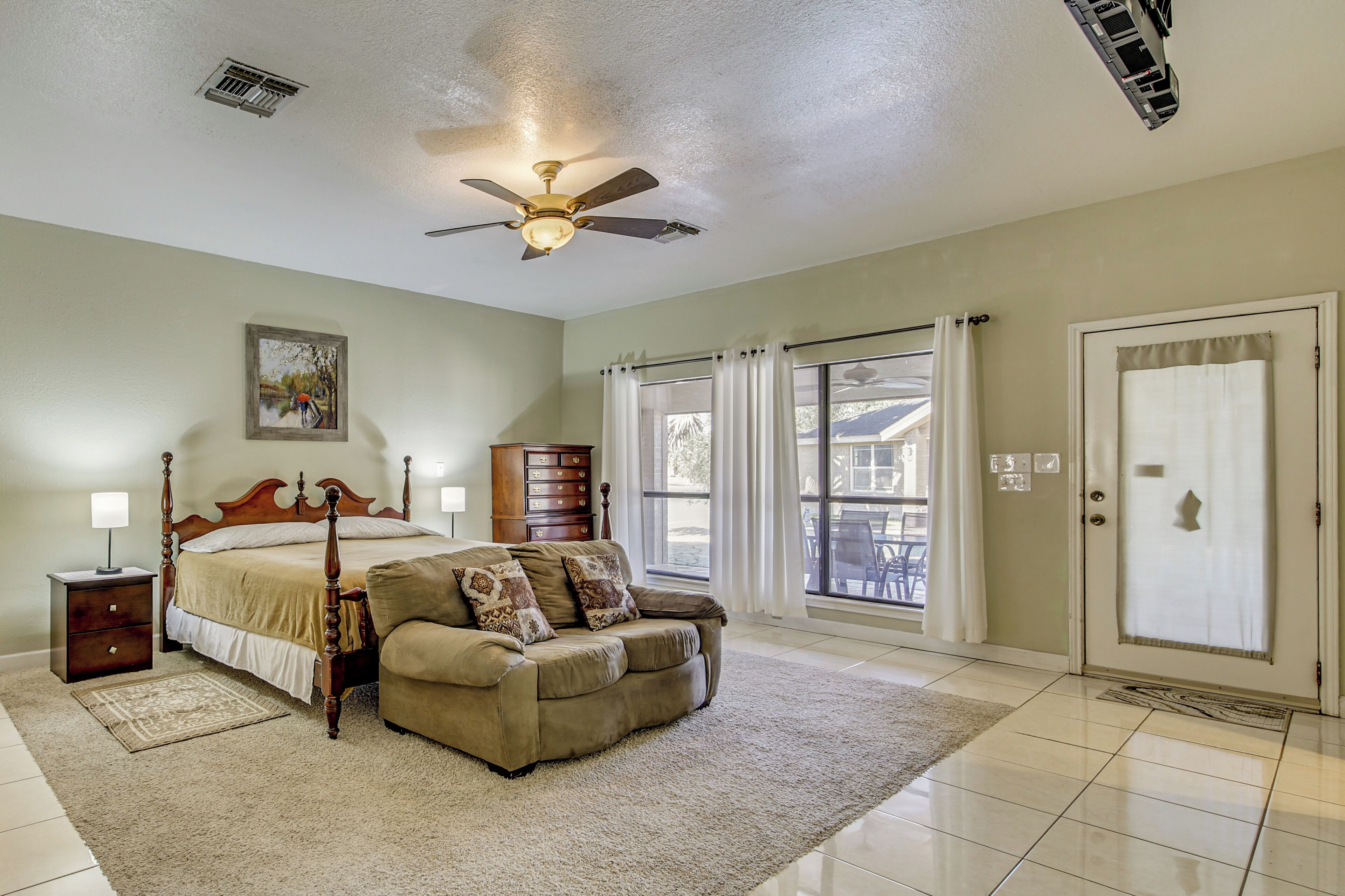 House (5 Bedrooms) | Interior