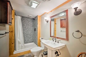 A bathroom with a bathtub, toilet, and sink. - Private Wooded Cabin: 7 Mi to Mount Snow! (Wilmington)