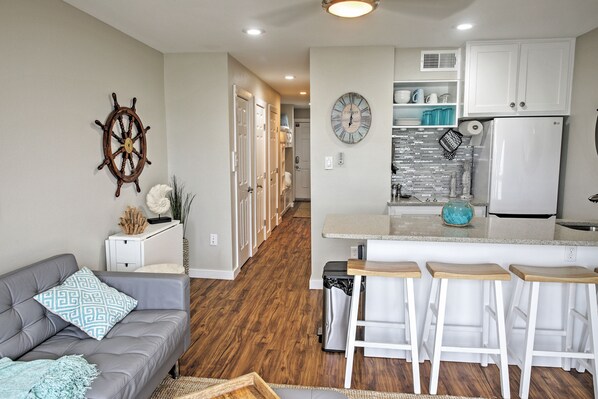 Apartment (1 Bedroom) | Interior - Beachfront Corpus Christi Condo w/ Deck & Views! (Corpus Christi)