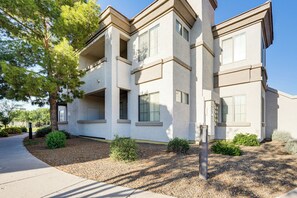 Interior - Patio & Resort Perks: Gated Gilbert Condo (Mesa)