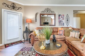 Interior - Patio & Resort Perks: Gated Gilbert Condo (Mesa)