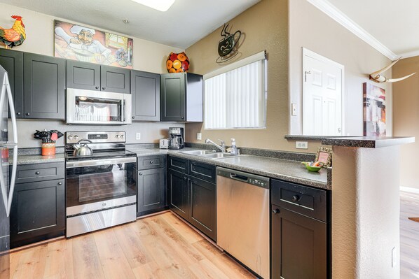 Interior - Patio & Resort Perks: Gated Gilbert Condo (Mesa)