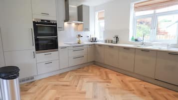 Ferienhaus | Eigene Küche | Kühlschrank, Geschirrspüler, Wasserkocher, Toaster