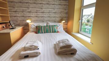 4 habitaciones, decoración personalizada y muebles diferentes