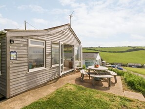 Property grounds - Siesta Chalet (Bridport)
