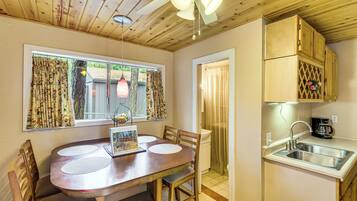 House (2 Bedrooms) | Interior