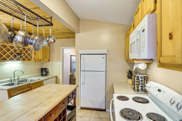 House (2 Bedrooms) | Interior