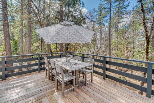 Balcony & Forest Views: Cabin in Pioneer!