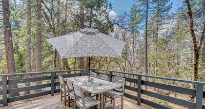 Balcony & Forest Views: Cabin in Pioneer!