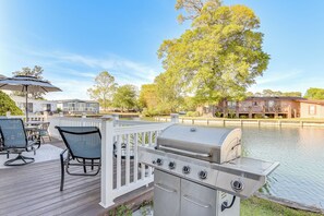 House (2 Bedrooms) | Interior - Deck & Pool Access: Myrtle Beach Getaway (Murrells Inlet)