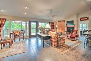 Interior - 3 Mi to Lake Desoto: Home w/ Furnished Deck! (Hot Springs Village)