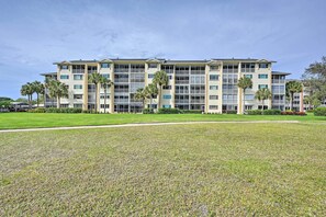 Apartment (2 Bedrooms) | Interior - First-floor Naples Condo ~ 3 Mi to Beaches! (Naples)
