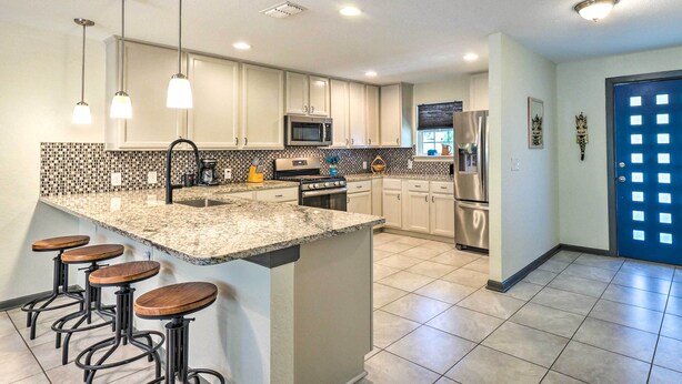 Microwave, oven, stovetop, dishwasher - Stunning Hutto Home < 1 Mi to Historic Dtwn! (Hutto)