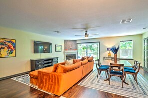 TV - Stunning Hutto Home < 1 Mi to Historic Dtwn! (Hutto)