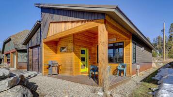 House (3 Bedrooms) | Exterior