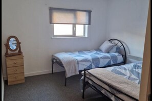 2 bedrooms, iron/ironing board, free WiFi, bed sheets