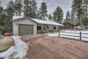 House (2 Bedrooms) | Interior - ~ 8 Mi to State Park & Trails: Pine Mountain Home (Pine)
