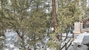 A snowy forested area with a wooden fence and a concrete structure in the background. - ~ 8 Mi to State Park & Trails: Pine Mountain Home (Pine)