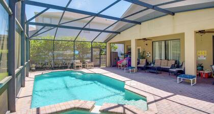 Sunny Villa w/ Lanai: 17 Mi to Disney!