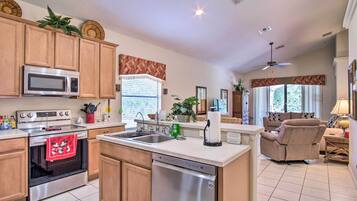 House (4 Bedrooms) | Interior