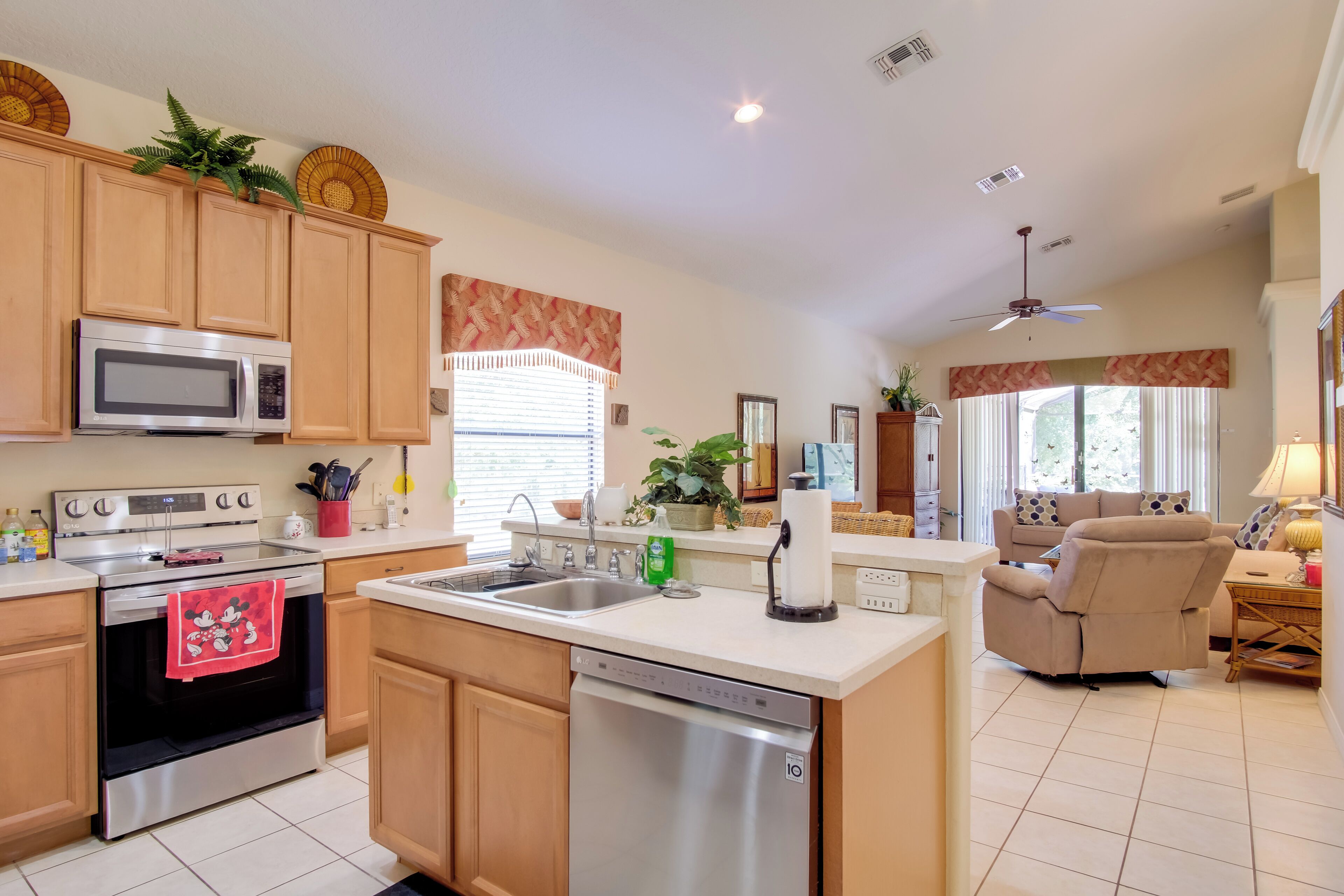 House (4 Bedrooms) | Interior