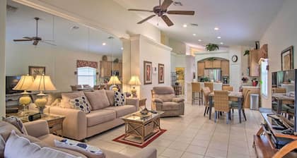 Sunny Villa w/ Lanai: 17 Mi to Disney!
