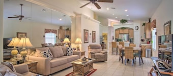 Sunny Villa w/ Lanai: 17 Mi to Disney!