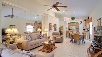 House (4 Bedrooms) | Interior