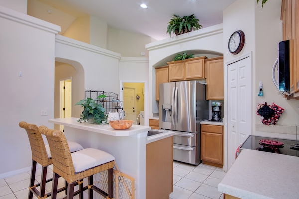 House (4 Bedrooms) | Interior