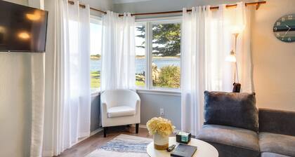 Bandon Beach House Rental: Walk to Downtown!