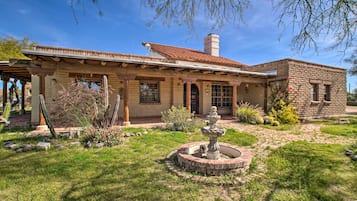 House (4 Bedrooms) | Front of property