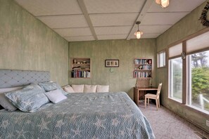 House (3 Bedrooms) | Interior - Oceanside Getaway w/ Beach Access & Home Gym! (Coos Bay)